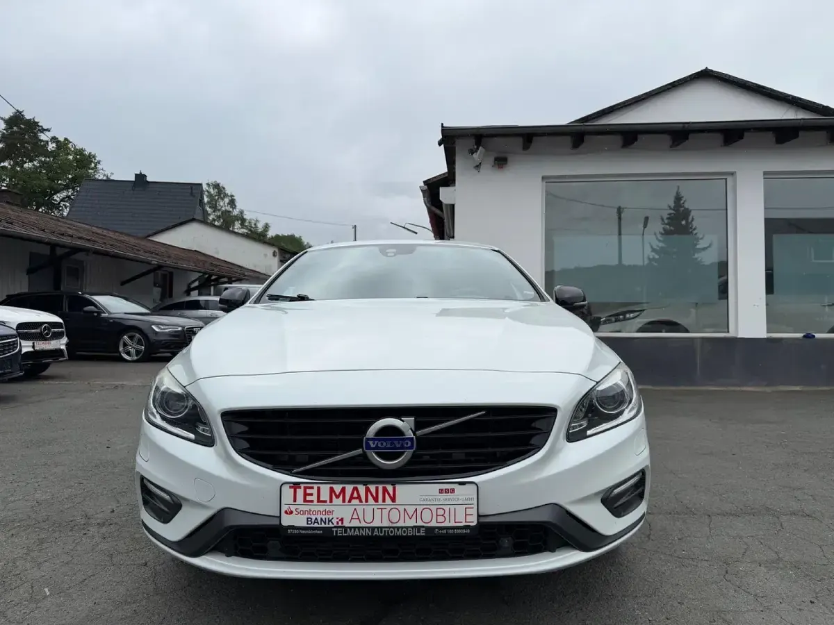 Gebraucht Volvo S60 Momentum 224 PS (164 kW) 2016 Crystal white Limousine