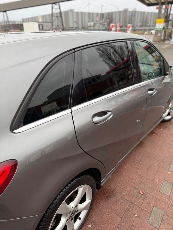 Gebraucht Mercedes B180 109 PS (80 kW) 2017 Grau Van / Kleinbus