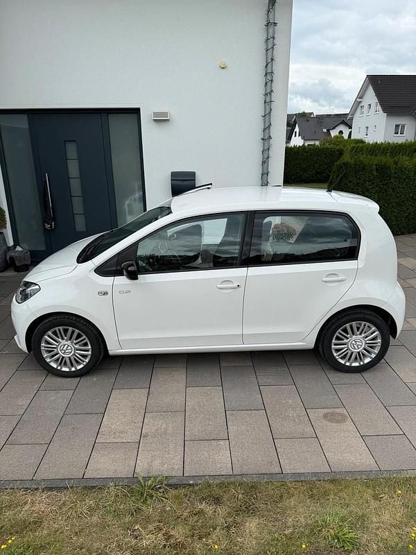 Weiß Gebraucht 2014 VW up! Kleinwagen | 4.900 € (Fairer Preis) - Bild 1/4