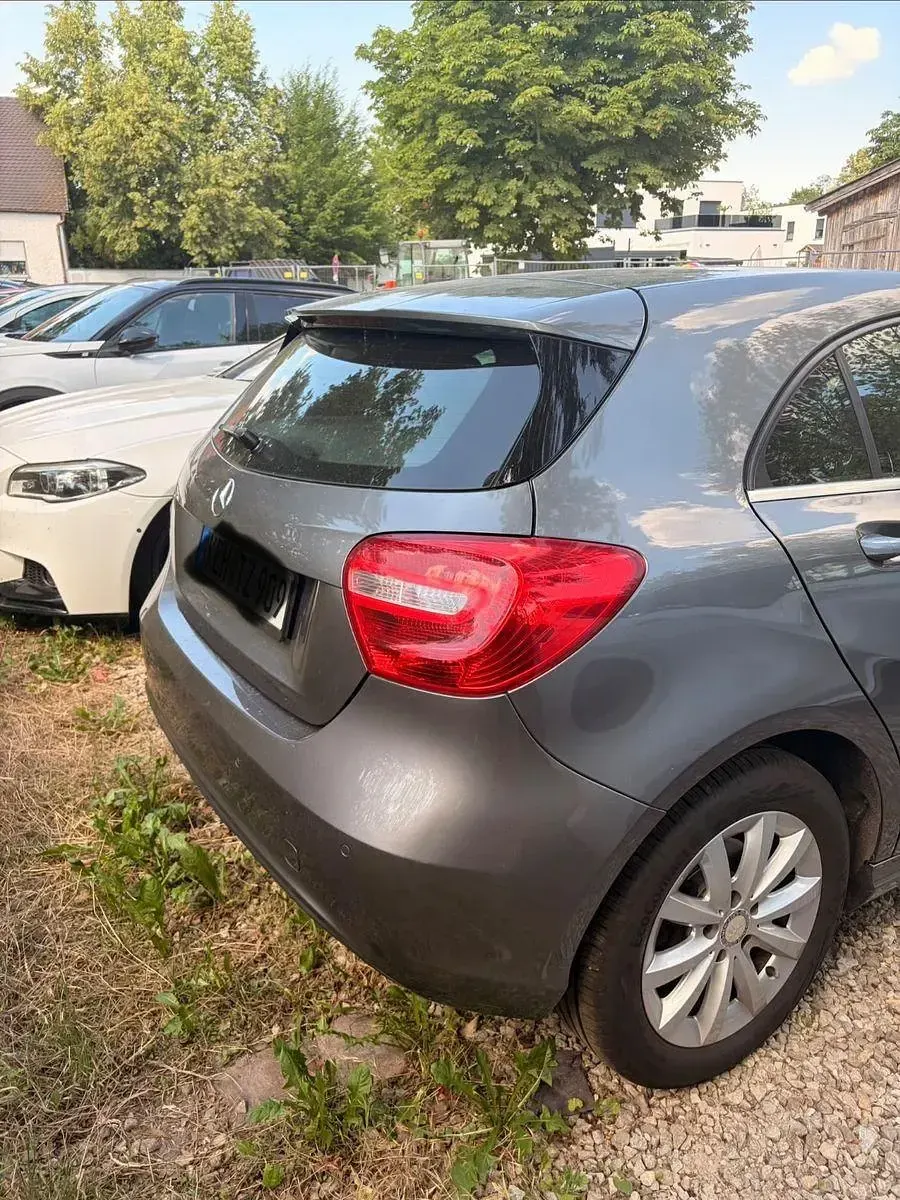 Gebraucht Mercedes A180 Style 122 PS (89 kW) 2013 Grau Kleinwagen