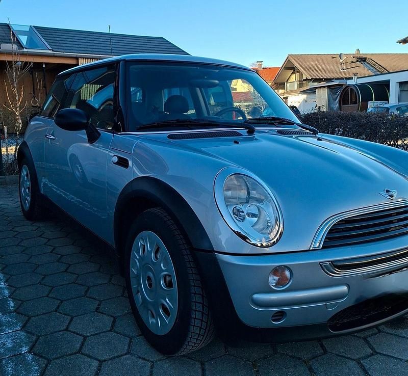 Begagnad Mini ONE 90 HK (66 kW) 2004 Silver Halvkombi