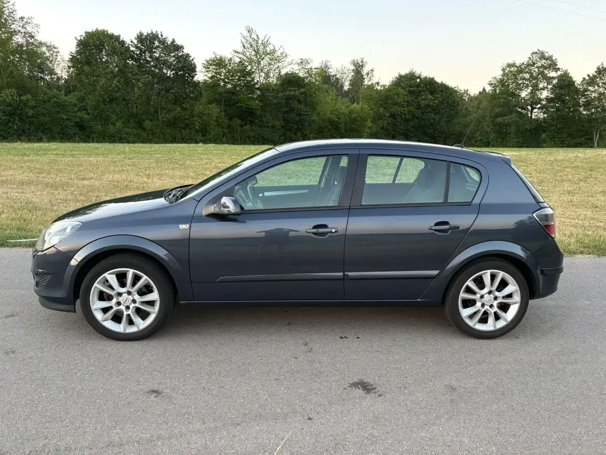 Gebraucht Opel Astra Innovation 116 PS (85 kW) 2008 Grau Limousine