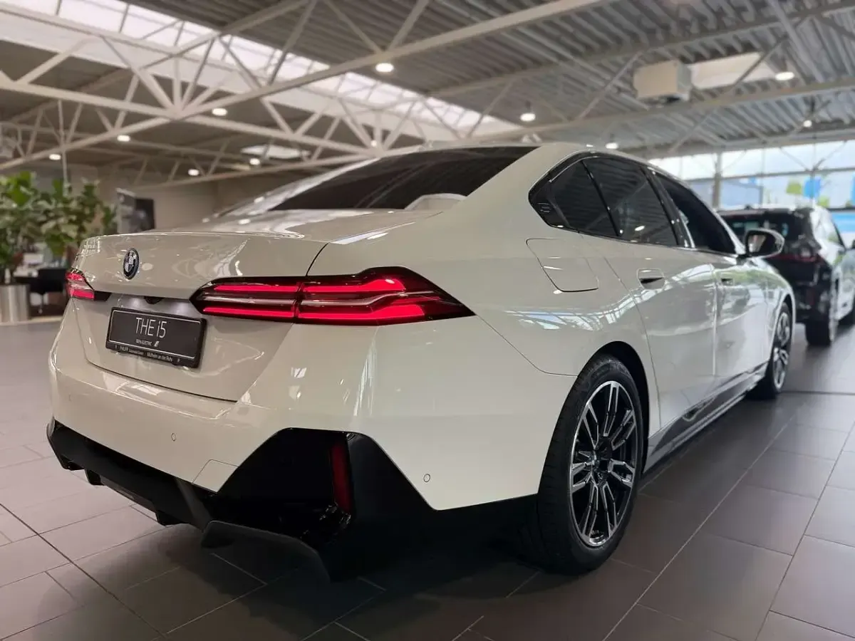 Neu BMW i5 M Sport 250 kW (340 PS) 2026 Alpinweiß Limousine