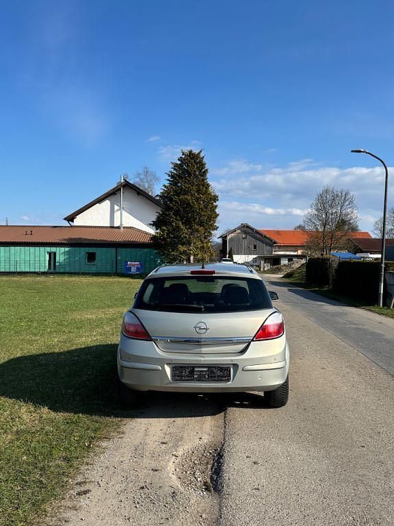 Gebraucht Opel Astra 105 PS (77 kW) 2005 Beige Limousine