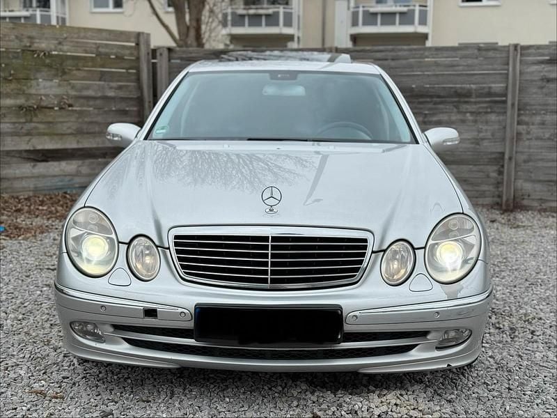 Gebraucht Mercedes E220 Avantgarde 150 PS (110 kW) 2004 Silber Limousine