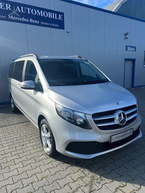 Gebraucht Mercedes V220 163 PS (119 kW) 2021 Silber Van / Kleinbus