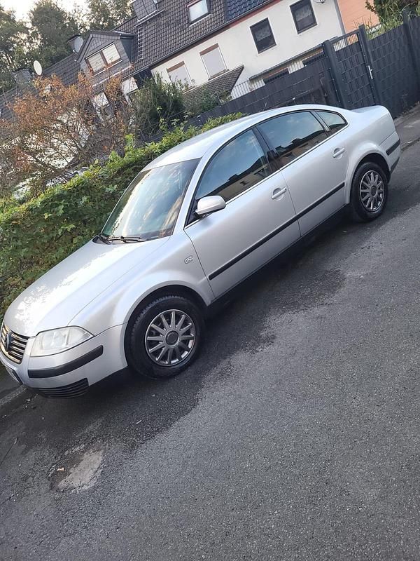 Gebraucht VW Passat 115 PS (84 kW) 2004 Grau Limousine