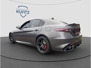 Neu Alfa Romeo Giulia Quadrifoglio 519 PS (381 kW) 2026 Grau (grigio vesuvio) Limousine
