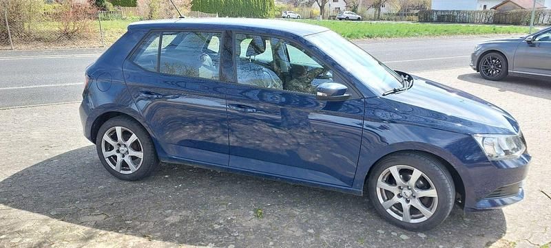Gebraucht Skoda Fabia Active 60 PS (44 kW) 2016 Blau Kleinwagen