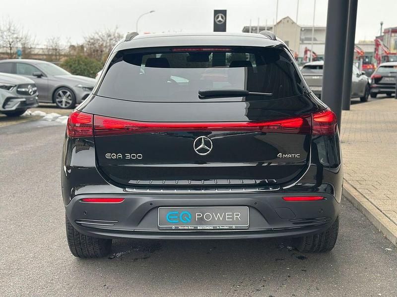 Gebraucht Mercedes EQA300 Electric Art 167 kW (228 PS) 2024 Lack kosmosschwarz SUV