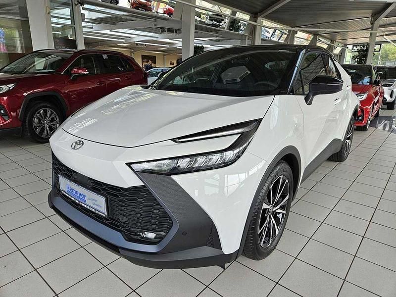 Weiß Neu 2024 Toyota C-HR Team SUV | 30.490 € (Superpreis) - Bild 1/4