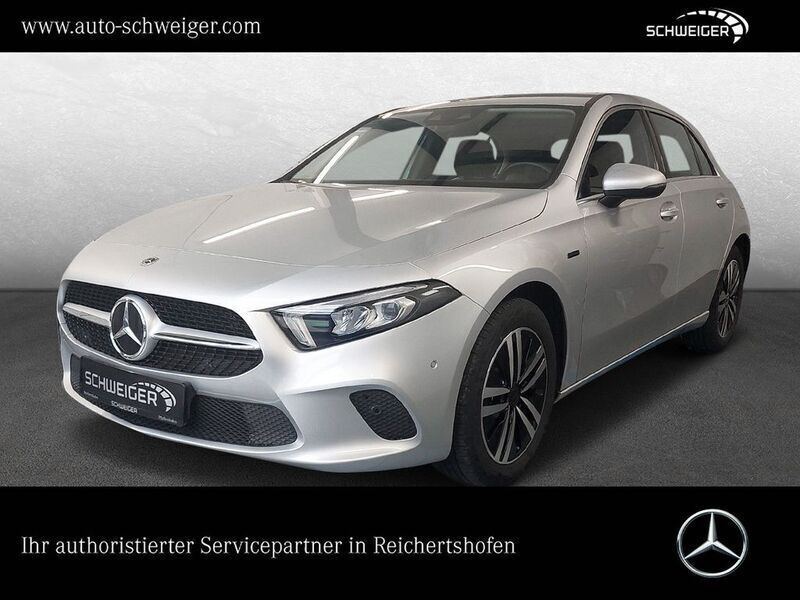 Silber Gebraucht 2021 Mercedes A250 Business Limousine | 25.900 € (Guter Preis) - Bild 1/4