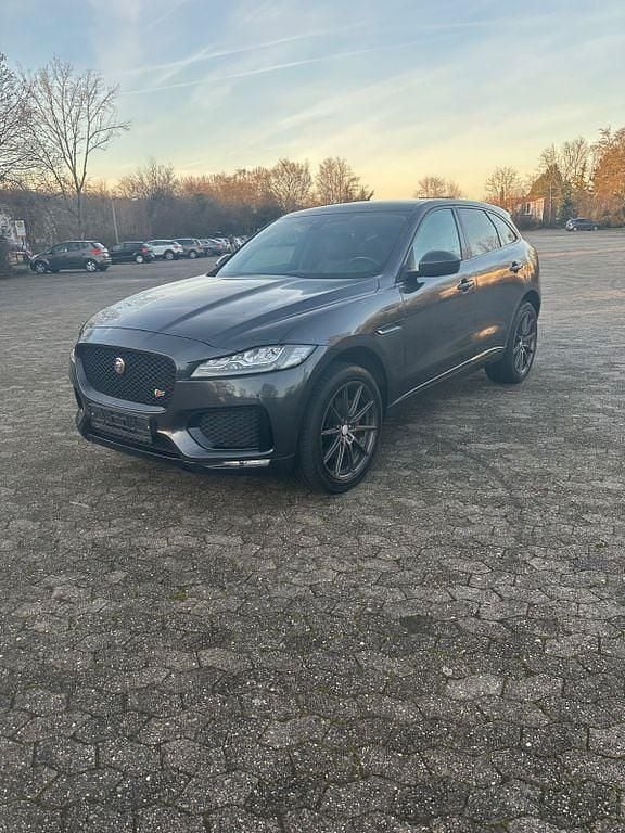 Grau Gebraucht 2016 Jaguar F-Pace R-Sport SUV | 17.500 € (Superpreis) - Bild 1/4