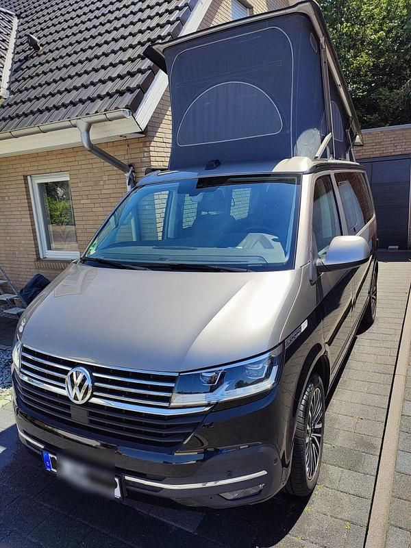 Schwarz Gebraucht 2021 VW T6.1 California Van | 62.980 € - Bild 1/4