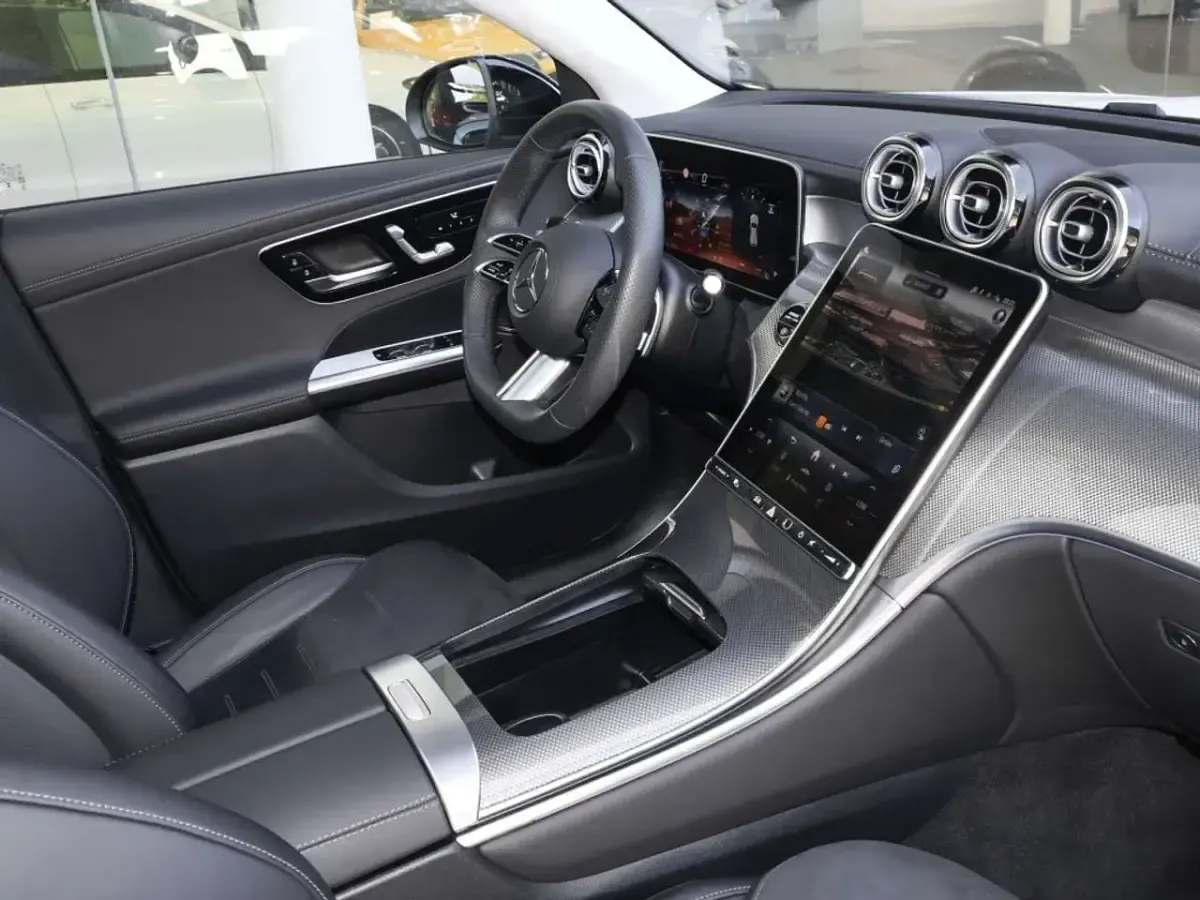 Gebraucht Mercedes GLC200 AMG 204 PS (150 kW) 2025 Weiß SUV