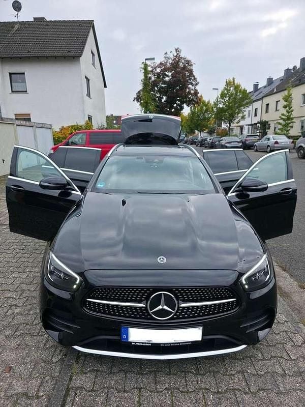 Schwarz Gebraucht 2021 Mercedes E220 AMG line Kombi | 35.500 € (Superpreis) - Bild 1/4