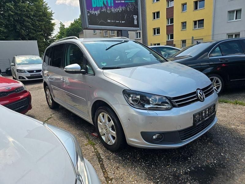 Silber Gebraucht 2015 VW Touran Cup Van / Kleinbus | 10.100 € (Guter Preis) - Bild 1/4