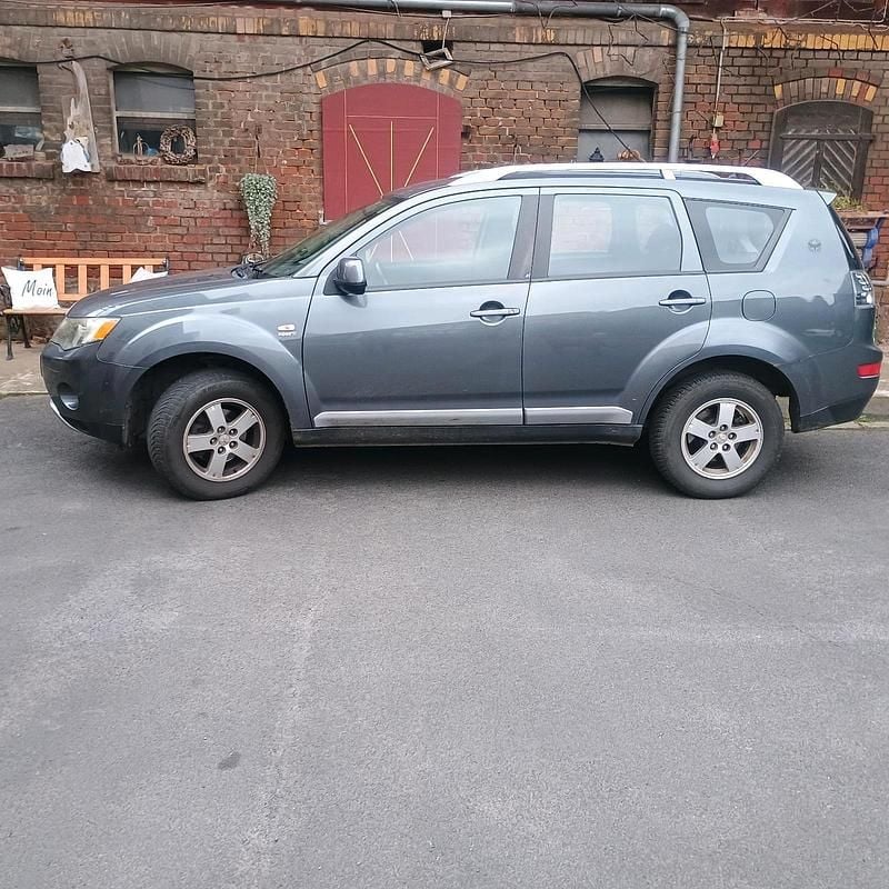 Grau Gebraucht 2025 Mitsubishi Outlander SUV | 2.800 € - Bild 1/1