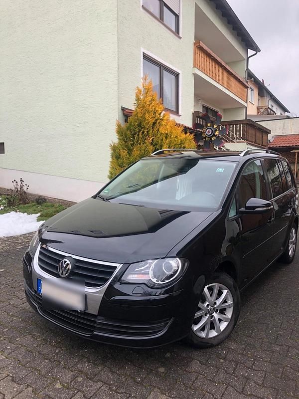 Schwarz Gebraucht 2010 VW Touran Van / Kleinbus | 3.900 € (Superpreis) - Bild 1/4