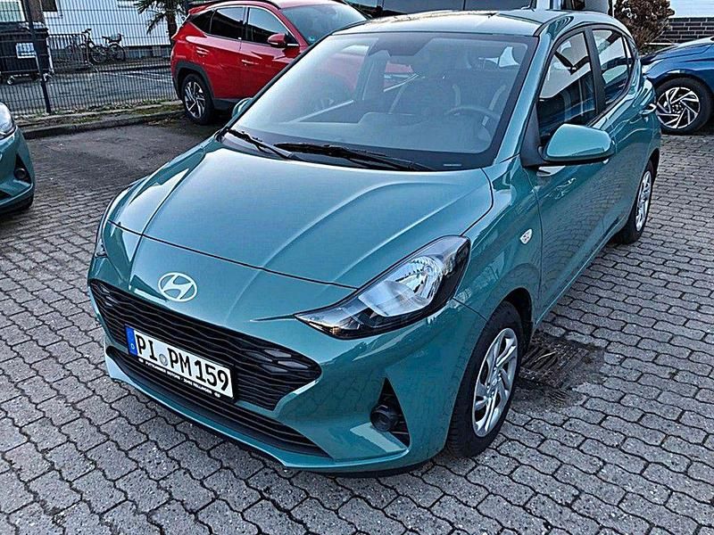 Gebraucht Hyundai i10 63 PS (46 kW) 2025 Mangrove green metallic Kleinwagen