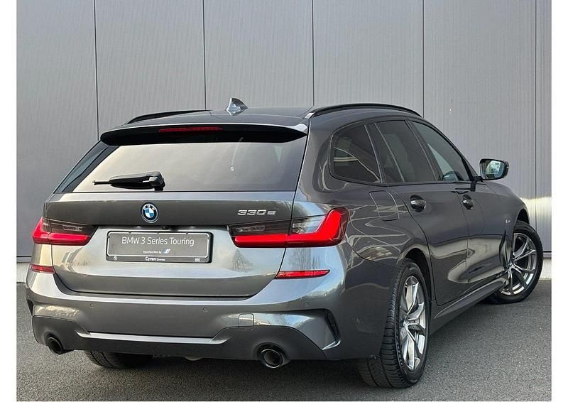 Gebraucht BMW 330e Efficient Dynamics 252 PS (185 kW) 2022 Andere Kombi