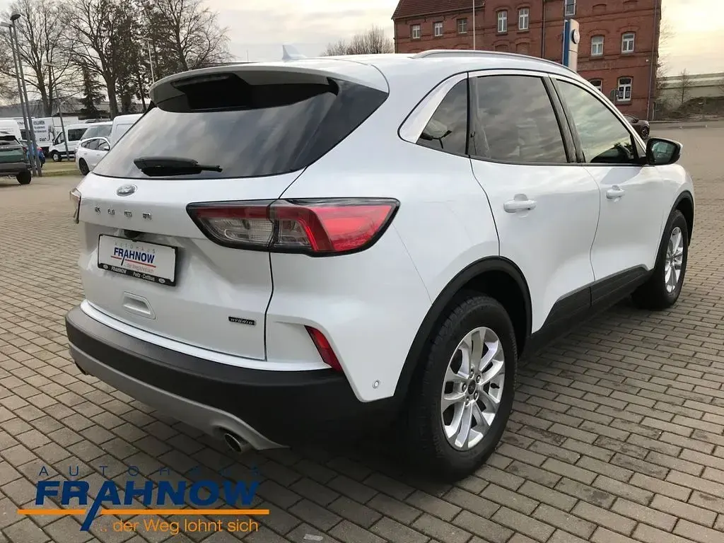 Gebraucht Ford Kuga Titanium 152 PS (111 kW) 2022 Weiss SUV
