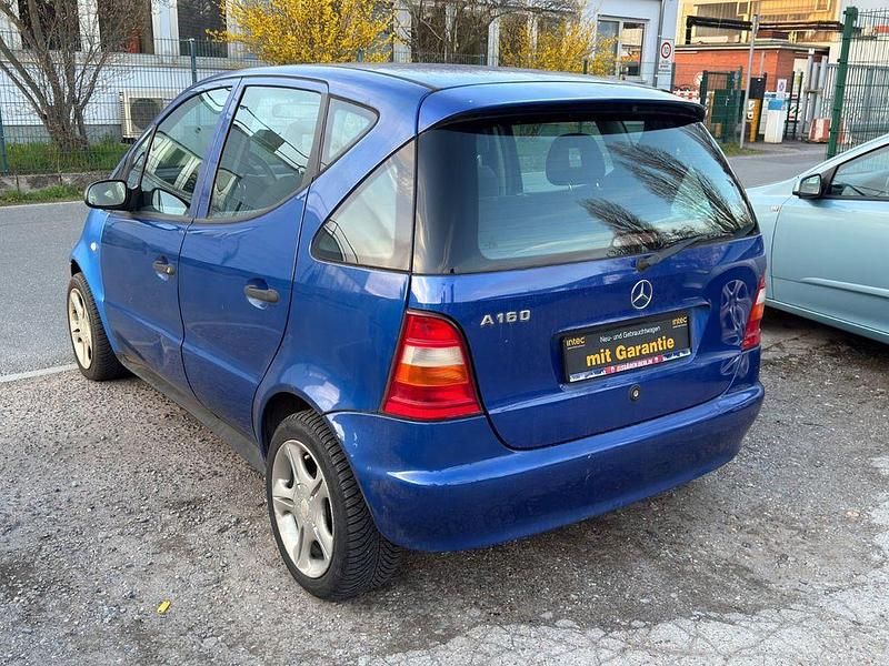 Gebraucht Mercedes A160 102 PS (75 kW) 2000 Blau Limousine