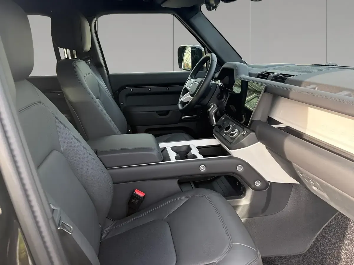 Gebraucht Land Rover Defender 435 PS (319 kW) 2026 Santorini black SUV