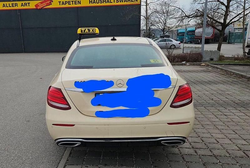 Gebraucht Mercedes E220 194 PS (142 kW) 2016 Beige Limousine