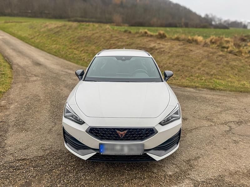 Weiß Gebraucht 2022 Cupra Leon Kombi | 26.000 € (Guter Preis) - Bild 1/4