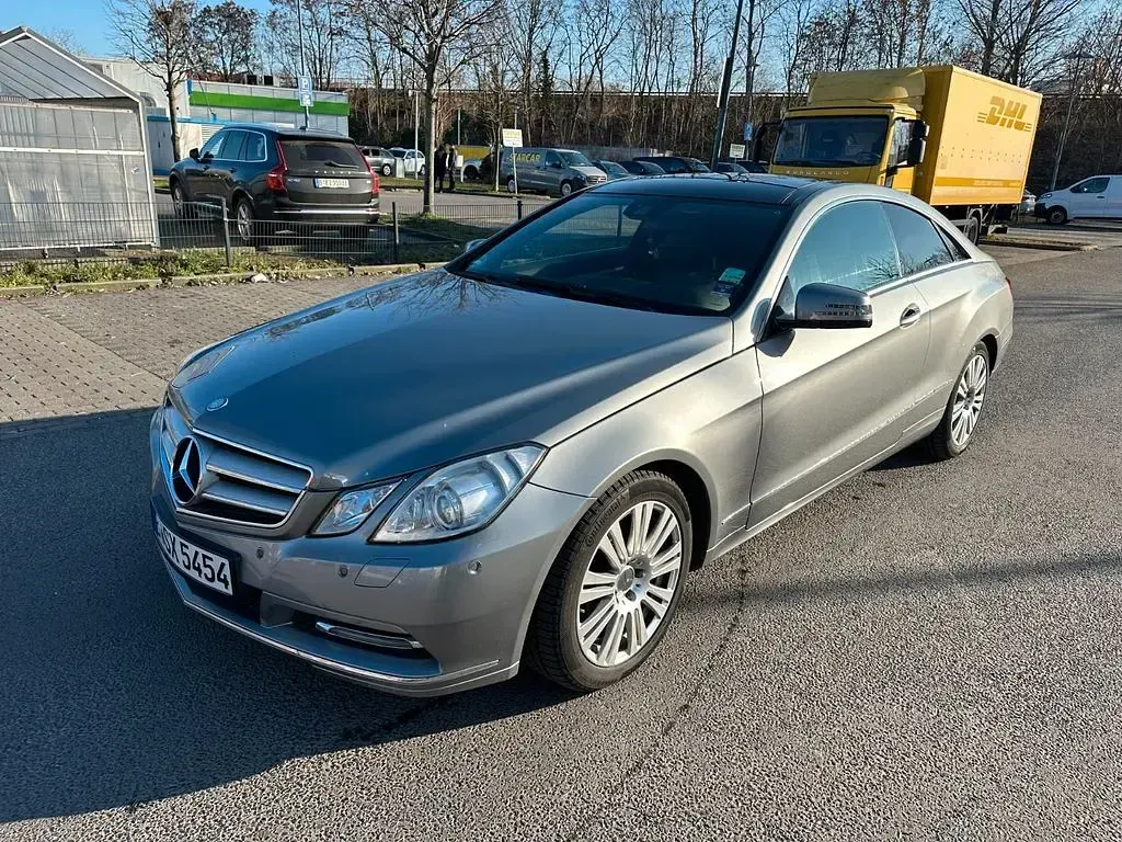Używany Mercedes E250 Elegance 204 KM (150 kW) 2012 Szary Coupe