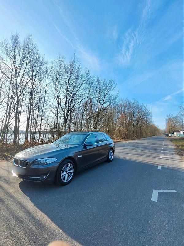 Braun Gebraucht 2011 BMW 525 Kombi | 6.300 € (Superpreis) - Bild 1/4
