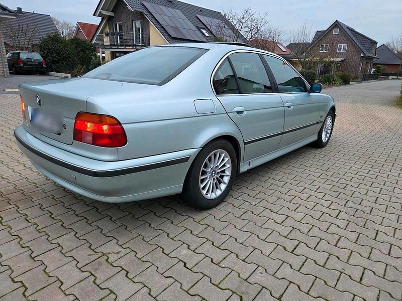 Gebraucht BMW 525 144 PS (105 kW) 1997 Silber Limousine