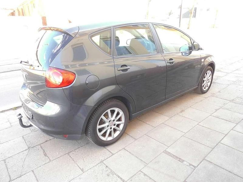 Gebraucht Seat Altea Stylance 140 PS (102 kW) 2011 Grau Van / Kleinbus