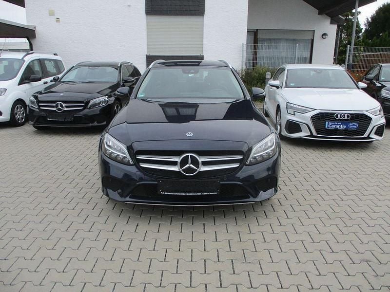 Gebraucht Mercedes C180 156 PS (114 kW) 2020 Blau Limousine