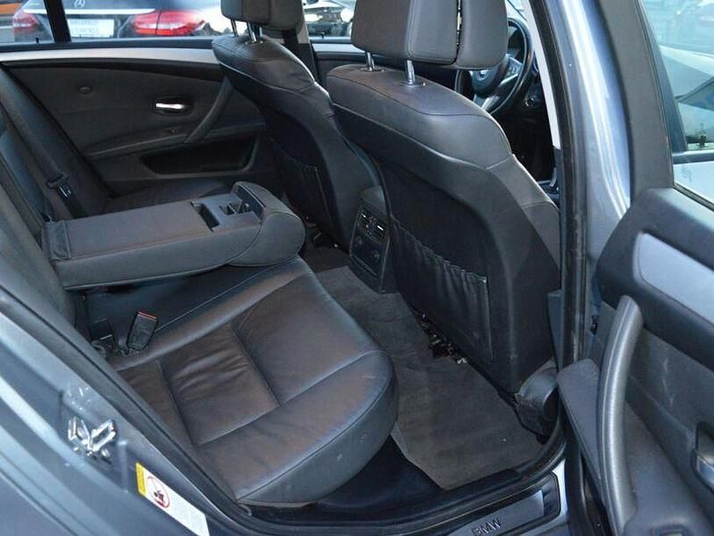 Gebraucht BMW 523 Advantage 190 PS (139 kW) 2009 Spacegrau Kombi