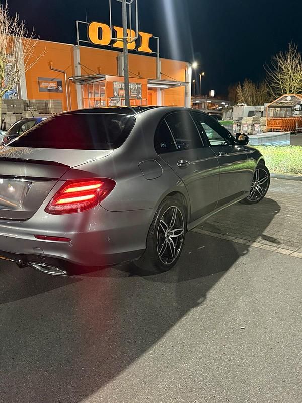 Gebraucht Mercedes E350 258 PS (189 kW) 2016 Grau Limousine