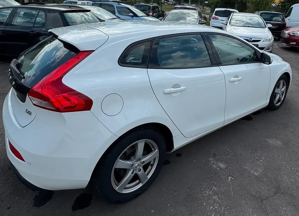 Gebraucht Volvo V40 114 PS (83 kW) 2013 Weiß Kombi