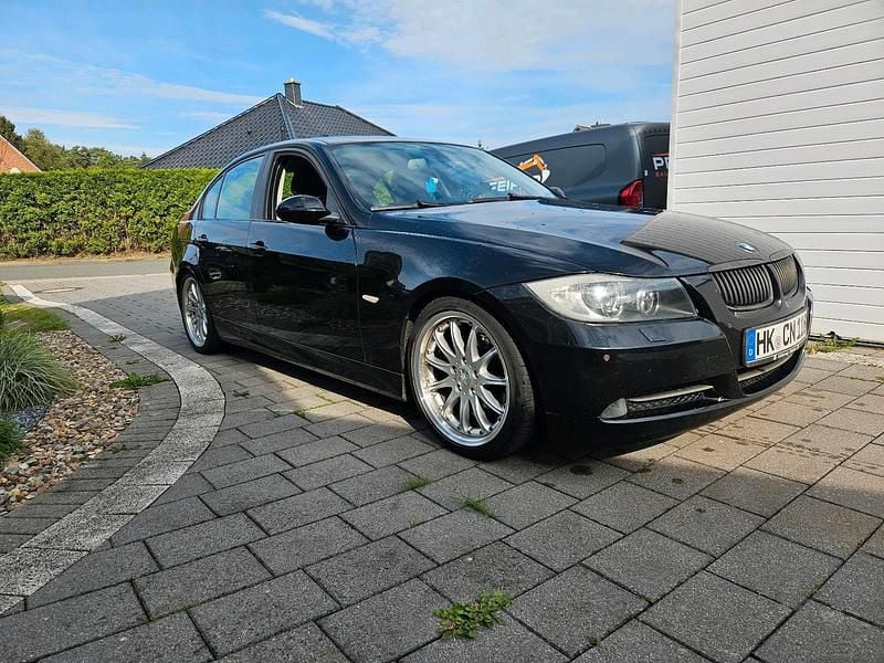 Schwarz Gebraucht 2007 BMW 320 Limousine | 5.800 € (Fairer Preis) - Bild 1/4
