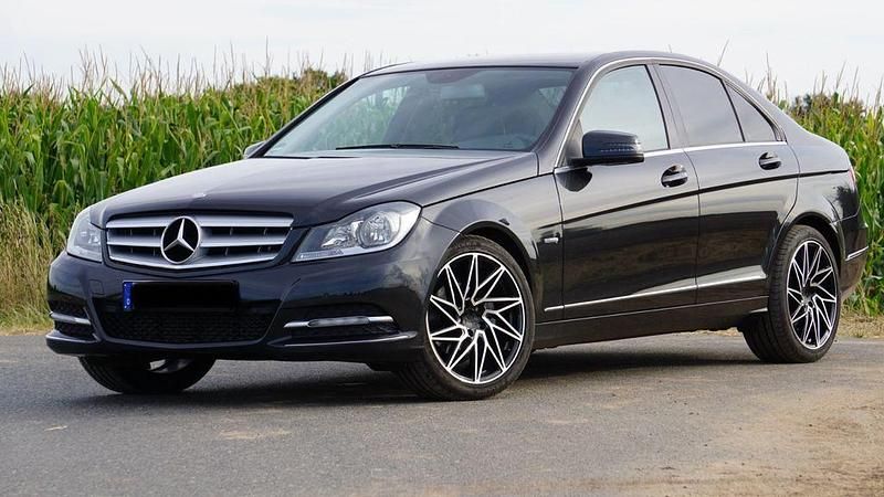 Schwarz Gebraucht 2012 Mercedes C180 Avantgarde Limousine | 13.000 € (Fairer Preis) - Bild 1/4