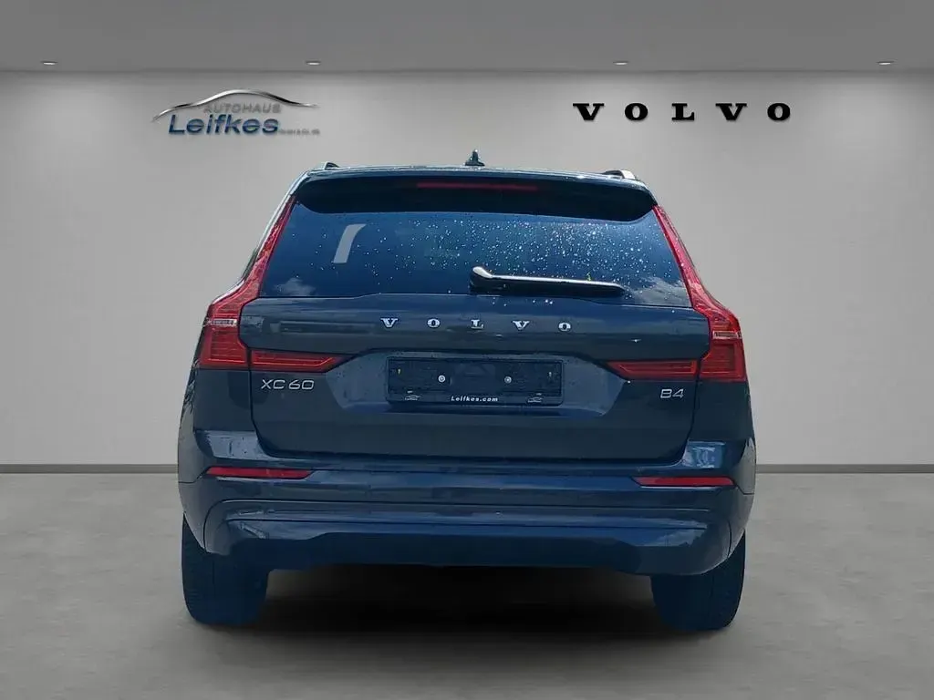 Gebraucht Volvo XC60 Core 197 PS (144 kW) 2023 Grau SUV
