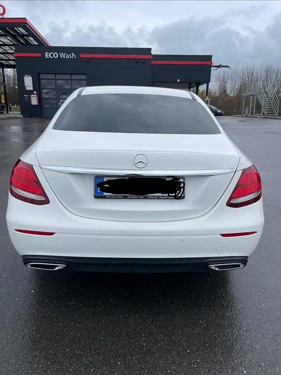 Gebraucht Mercedes E220 194 PS (142 kW) 2018 Weiß Limousine