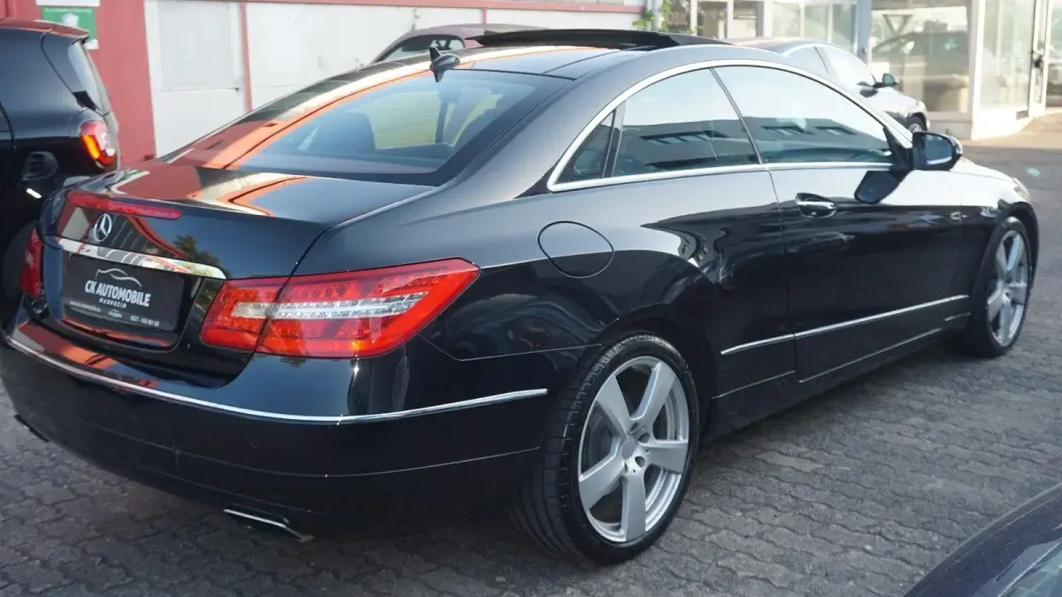 Gebraucht Mercedes E500 387 PS (284 kW) 2009 Schwarz Coupé