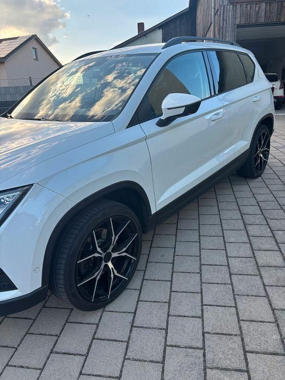 Weiß Gebraucht 2018 Seat Ateca Style SUV | 17.700 € (Fairer Preis) - Bild 1/4
