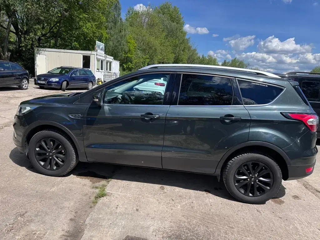 Gebraucht Ford Kuga Titanium 150 PS (110 kW) 2018 Grün SUV