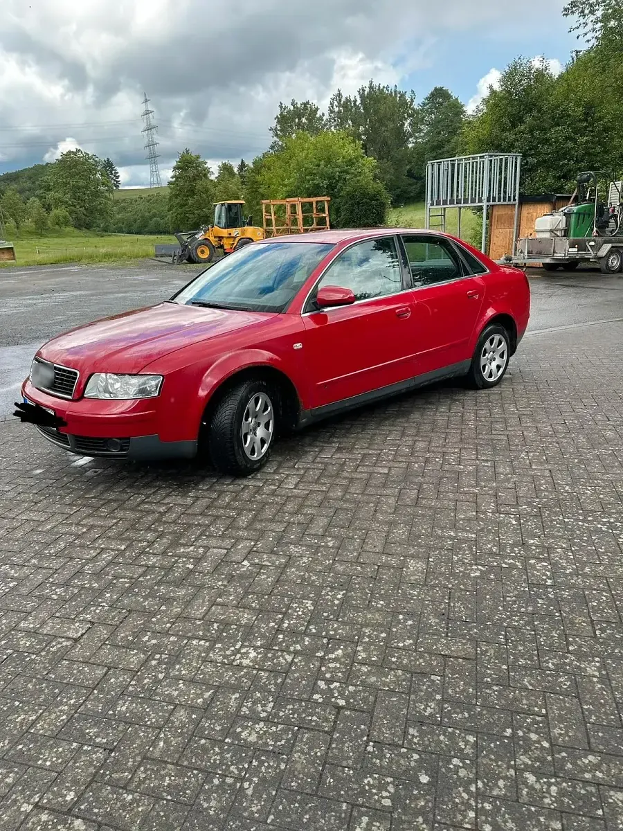 Gebraucht Audi A4 131 PS (96 kW) 2002 Rot Limousine
