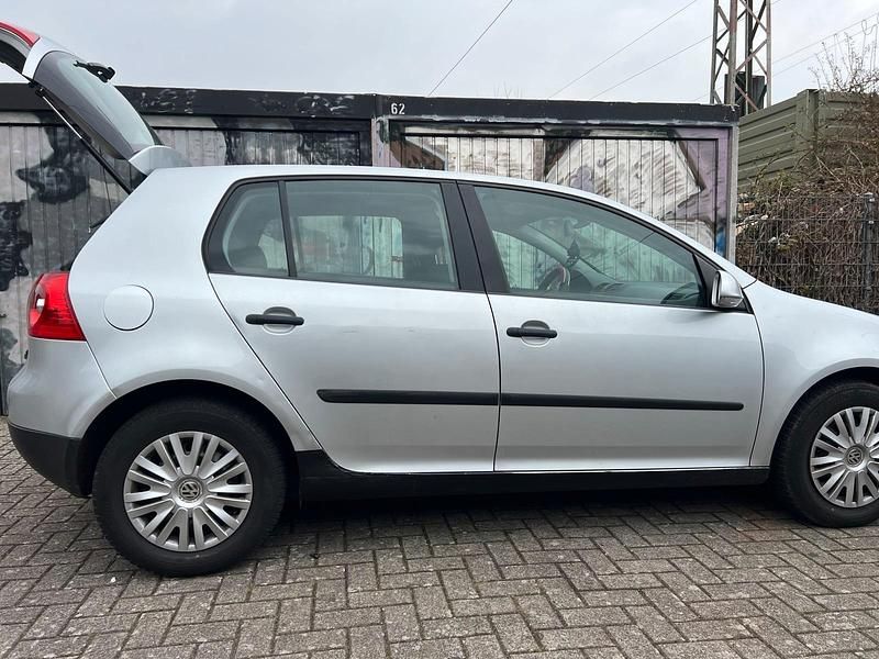 Gebraucht VW Golf V 115 PS (84 kW) 2004 Silber Kleinwagen