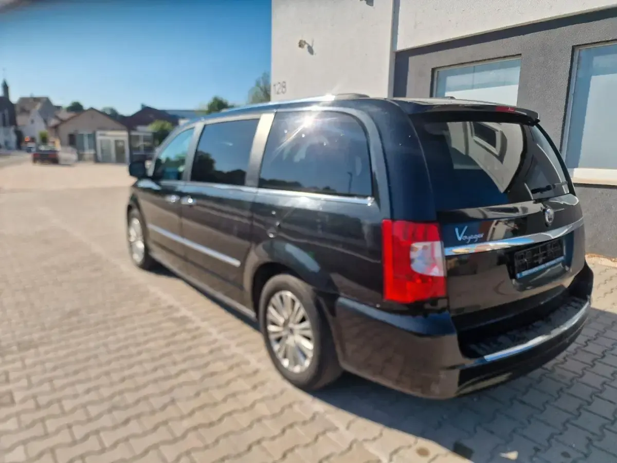 Gebraucht Lancia Voyager 177 PS (130 kW) 2014 Schwarz Van / Kleinbus