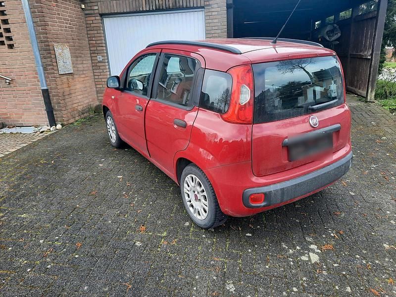 Gebraucht Fiat Panda Basis 69 PS (50 kW) 2014 Rot Kleinwagen