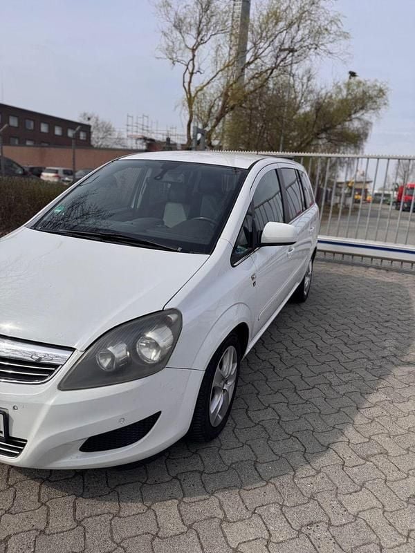 Gebraucht Opel Zafira Edition 150 PS (110 kW) 2011 Weiß Van / Kleinbus